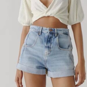 BDG Carrie Denim Shorts Light Wash size 28